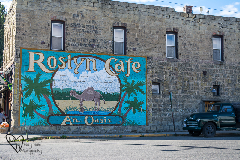 VINTAGE POST CARD  ROSLYN'S CAFE AN OASIS ROSLYN WASHINGTON 